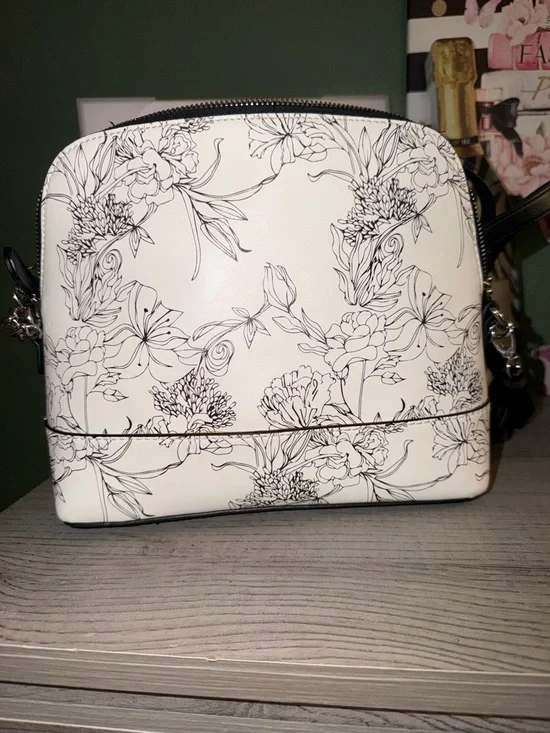 NWOT Madden Girl Monochrome Floral Crossbody Bag - Picture 2 of 6